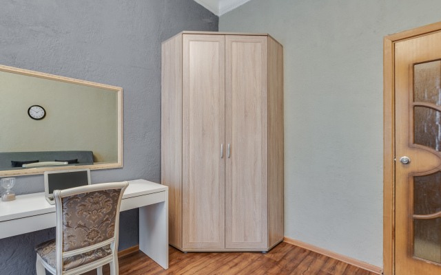 Prostornaya U Naberezhnoy Nevy Flat