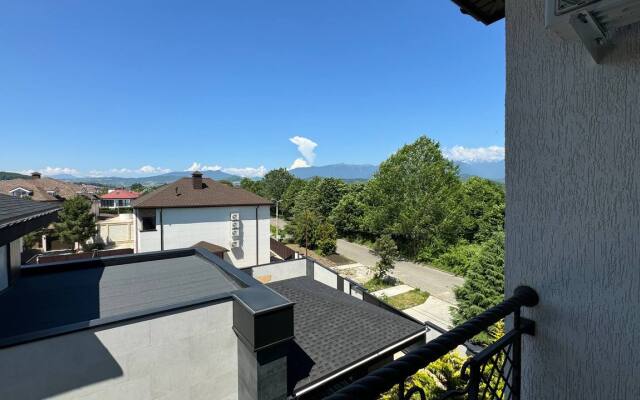 With balconies and mountain views on Meletyan 5a Flat