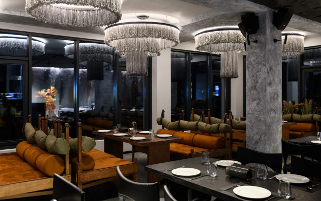 Khvoya v Gorah Hotel