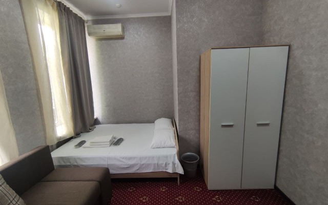 Yani Guest house