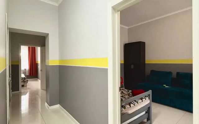 Kvartira 3 Kom s Otdel'nym Vhodom 8 Sp Mest Centr Goroda Rabotaem s Ur Licami
