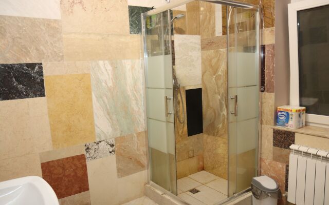 Shale Pinebrook Kruglogodichno Utopayuschiy V Zeleni S Sezonnym Basseynom Dlya Semeynogo Otdykha U Reki Don Private House
