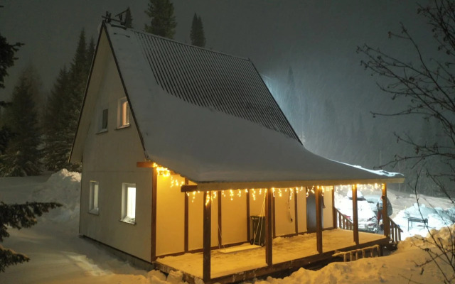 V Sheregeshe Private house