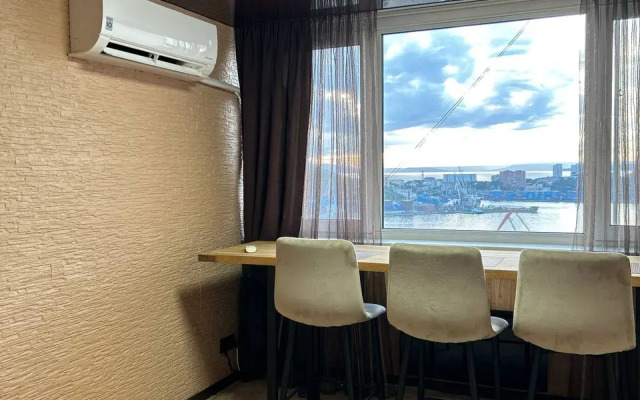 Uyutnye Dvuhkomnatnye S vidom Na More  Apartment