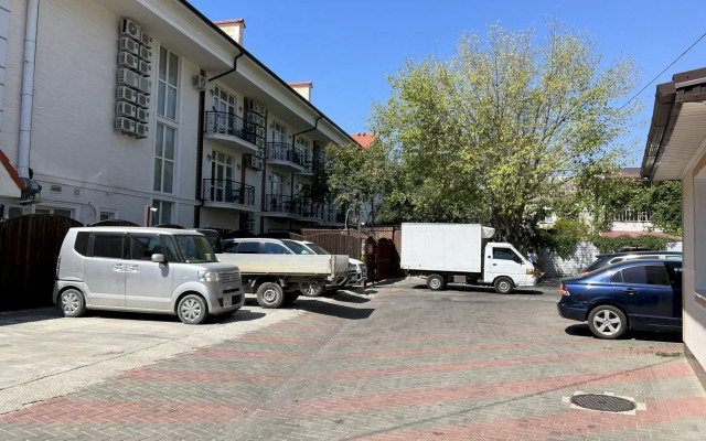 075 Dvukhkomnatnaya V Tsentre Flat