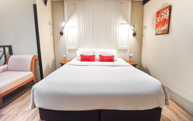 Prince Theatre Heritage Stay Hostel - Silom