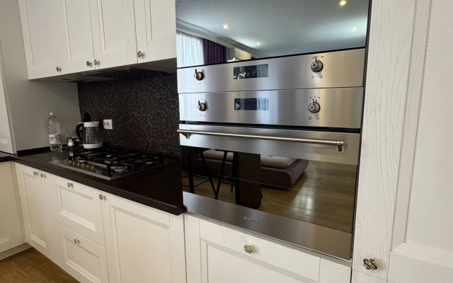 Mirror Apartment in Olympic Park Flat
