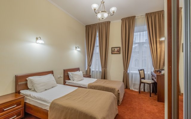 Solo in Nevsky Prospect Guest house