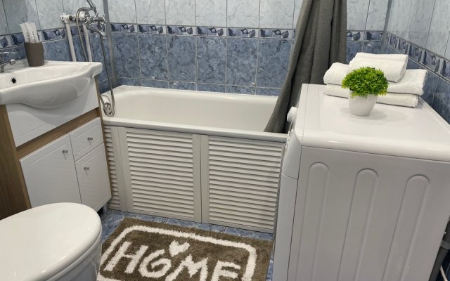 J&N Apartments Tryokhmestnaya studiya s balkonom v tsentre goroda Moskovskiy 16 Apartments