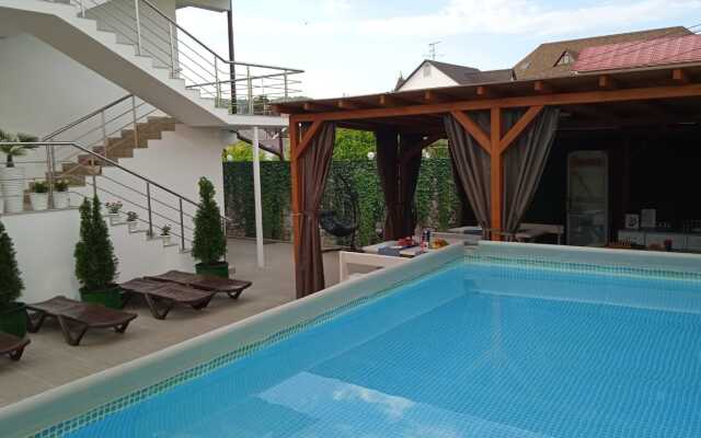 Aysberg Guest House with city view
