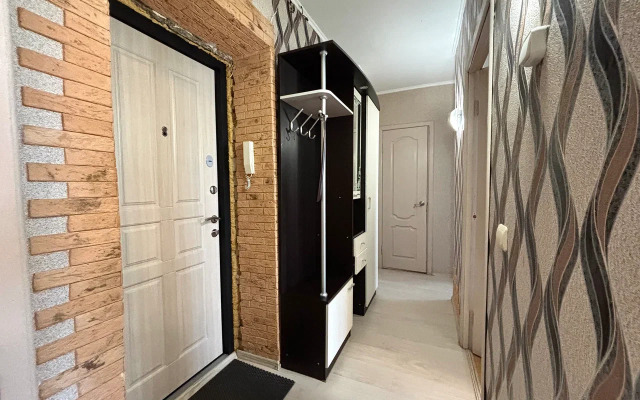 Квартира Двухкомнатная квартира для семьи или командировки