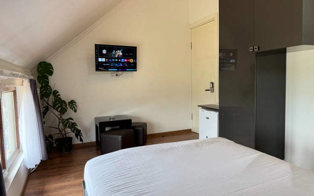 Aphra at Tbilisi Sea Hotel