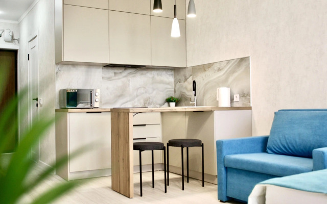 S basseynom u morya Apartment