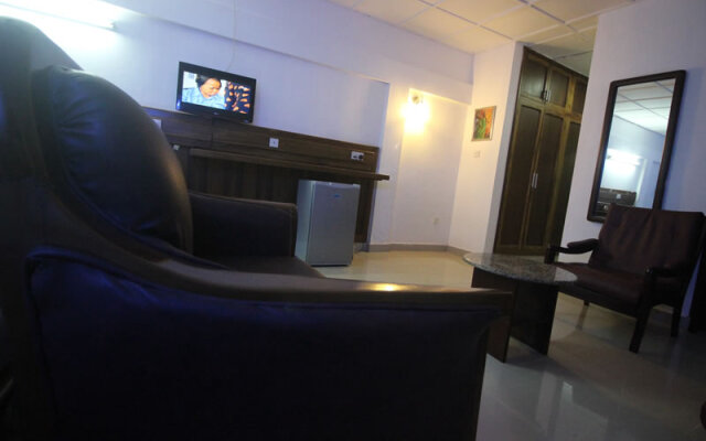 Whispering Palms Hotel and Resort