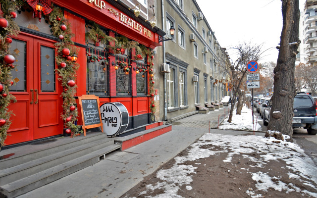 Trekhkomnatnaya v Tsentre Goroda Flat