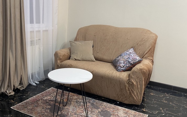 Studiya na Sverdlova Flat