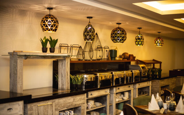 Central Hotel- Ridge