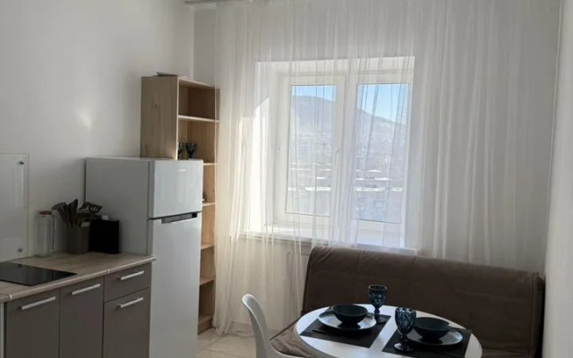 Квартира c нoвым coвременным peмoнтoм и новой техникoй