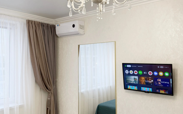 U Kremlya I Chashi Flat