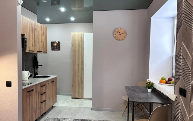 Апартаменты Потрясающая студия напротив терминала в центре Нефтяников