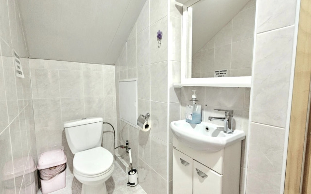 V Tsentre Goroda Private House