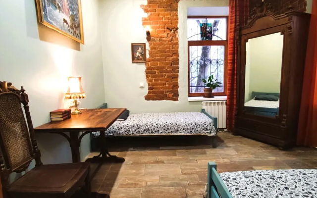 Апартаменты Старинная 2-Комнатная Квартира У Дворца С Парковкой