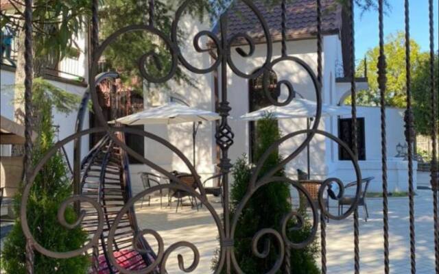 Old Pitius Apartments