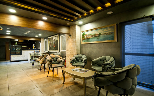 Nova City Hotel