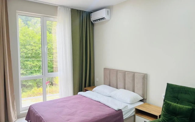 Svetlaya Studiya S Kukhney V Apart-Komplekse S Basseynom Apartments