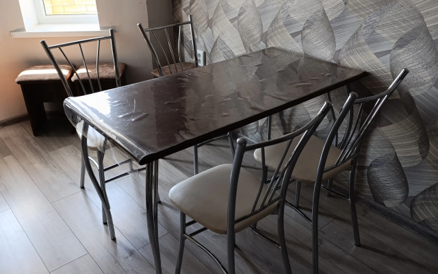 Dvuhkomnatanaya s Dvumya Lodzhiyami Flat