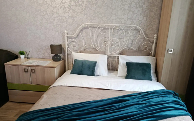 Апартаменты Квартира AlexHome РП Свердловский Строителей 9