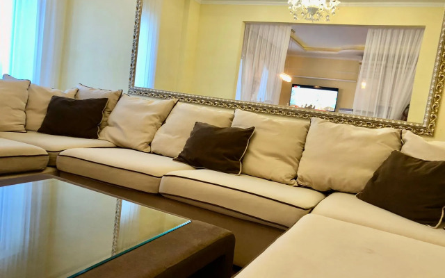 Апартаменты в центре с видом на Севастопольскую бухту