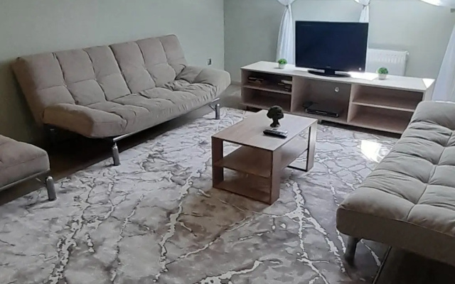 Uyutnaya V Tsentre Pionerskogo Flat