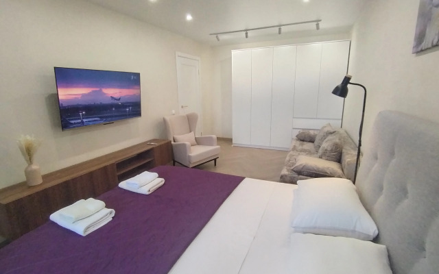 OtlichnyDen Ryadom S Zhd Vokzalom I Avroroy Flat