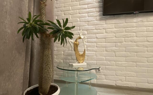 Royal Red Apartment U Korolevskikh Vorot Flat