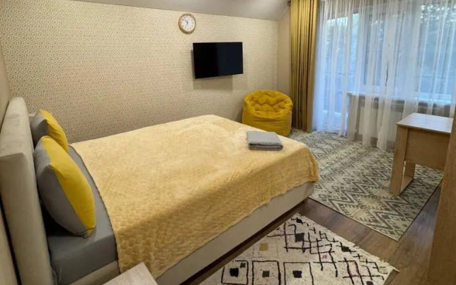 S Basseynom I Baney Private House