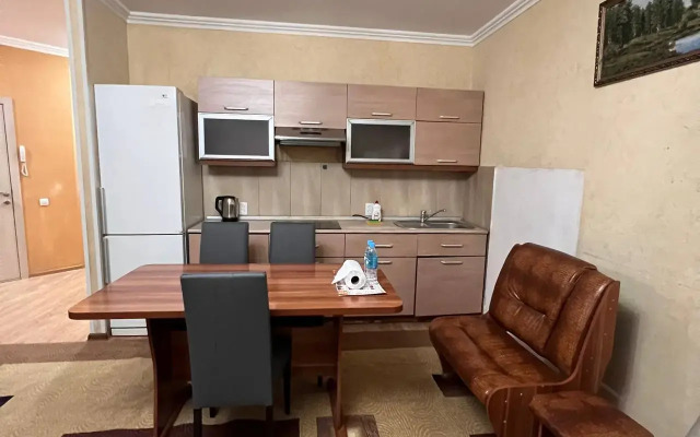 Abaia 61 Zamechatelnaya 4kh Komnatnaya Flat