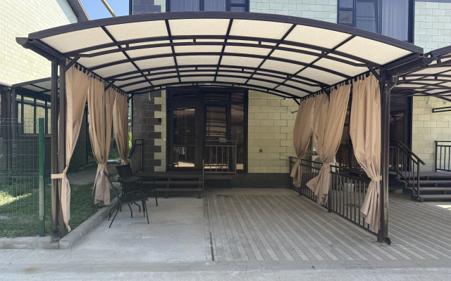 Uyutny Taunkhaus U Morya Flat