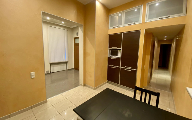 Trekhkomnatnye U Griffonov Apartments