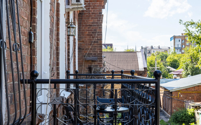 Romanticheskaya Studiya S Kaminom I Balkonom Flat