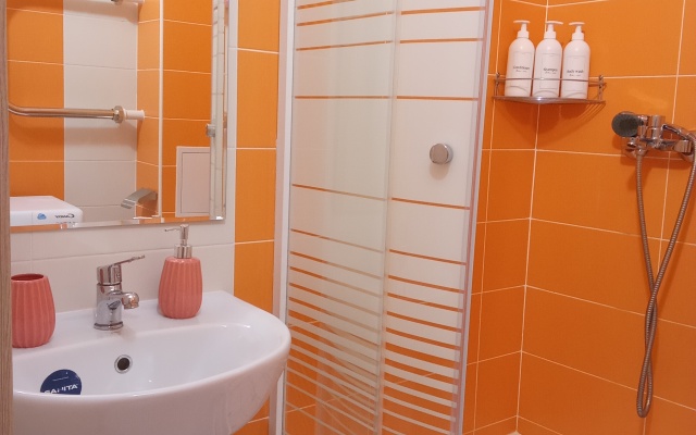 U Metro Parnas 1960 Apartment