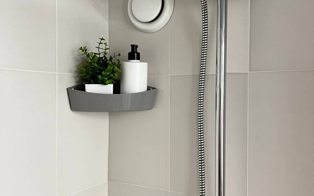 U Metro Nagornaya Flat