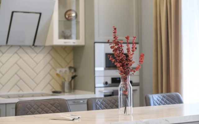 Uyutnaya s dizaynerskim remontom Flat