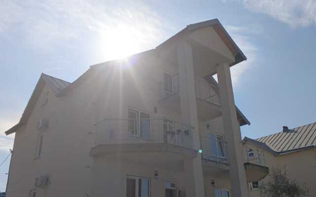 Devyaty Val Living quarters