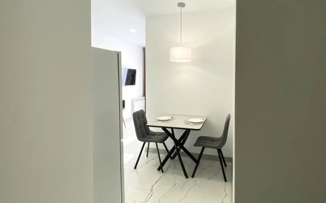 Апартаменты-студия 30 кв.м. с кроватью и балконом, 14 этаж