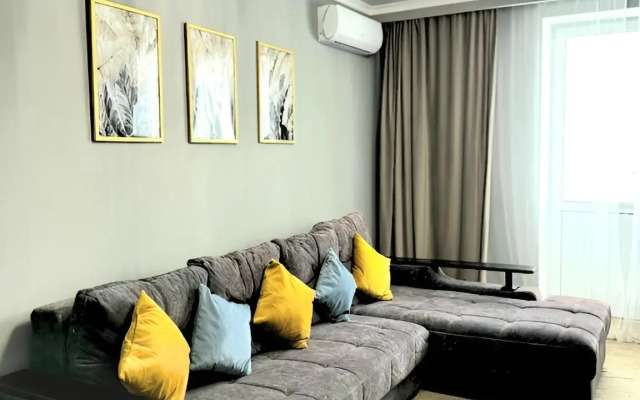 Prostornaya Dvukhkomnatnaya Flat