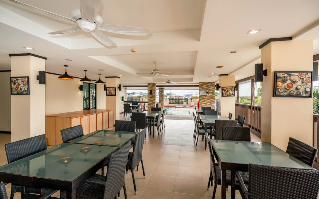 Отель Ratana Hotel Chalong