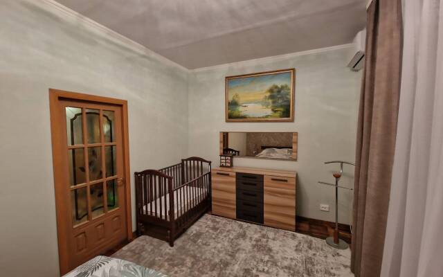 U Pushkinskogo Teatra Tsentr Flat