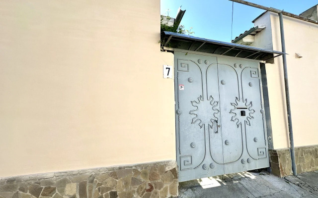 Апартаменты в частном секторе в сердце Евпатории