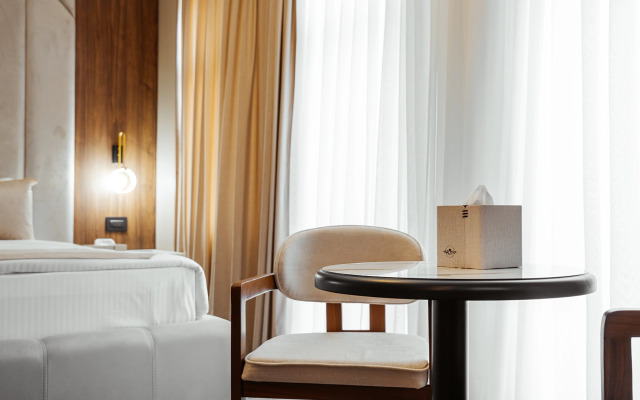 White Breeze Baku Hotel